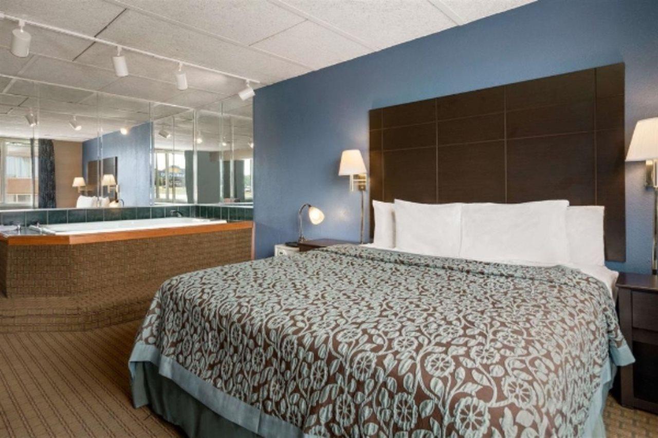 Days Inn By Wyndham Willoughby/Cleveland エクステリア 写真