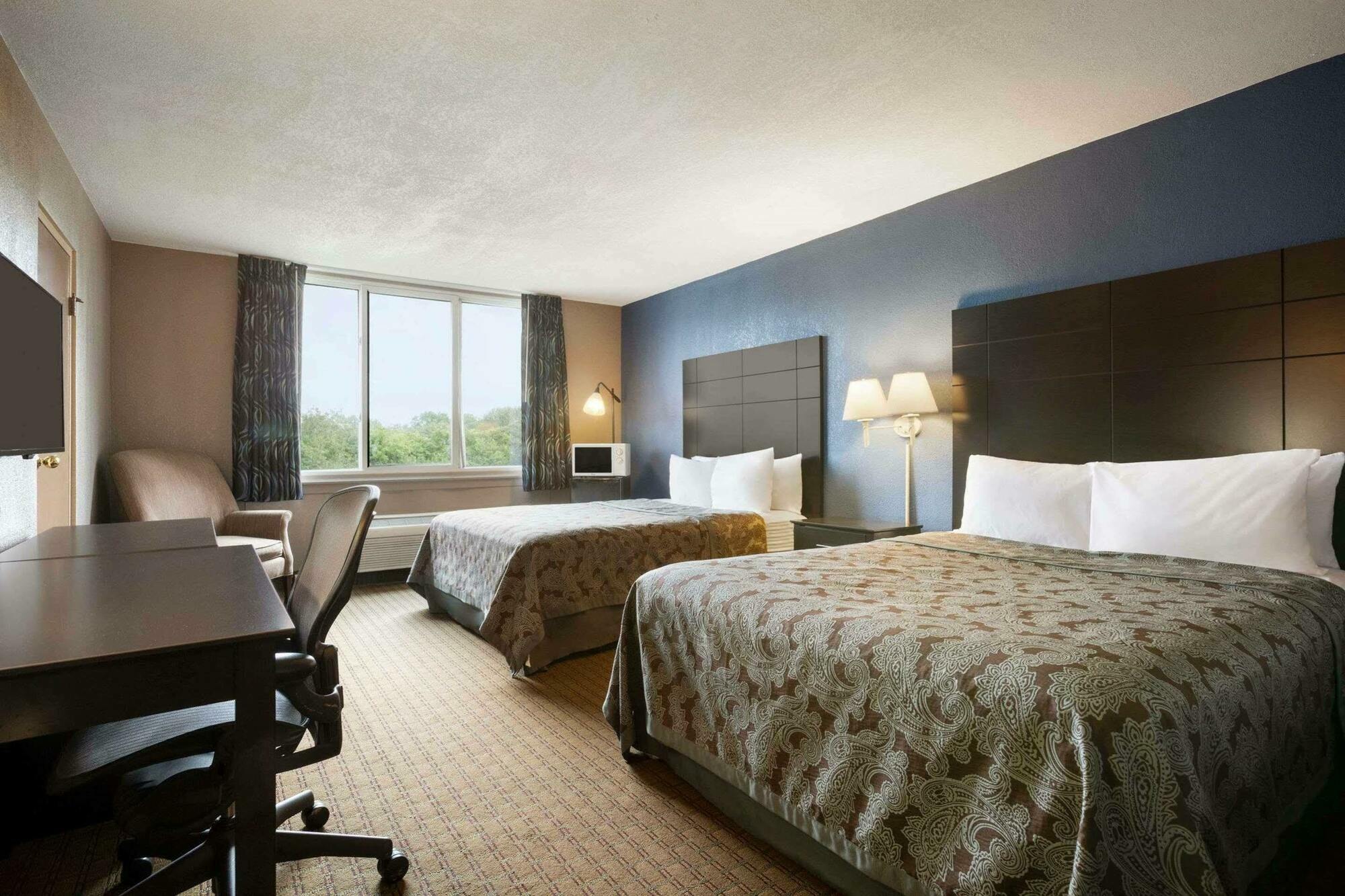 Days Inn By Wyndham Willoughby/Cleveland エクステリア 写真