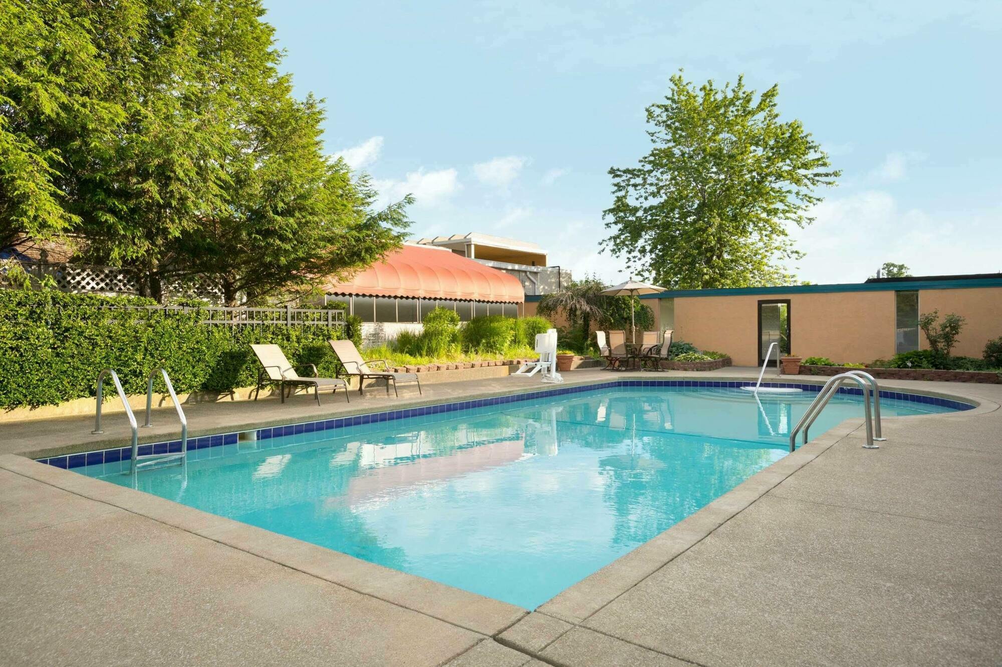 Days Inn By Wyndham Willoughby/Cleveland エクステリア 写真